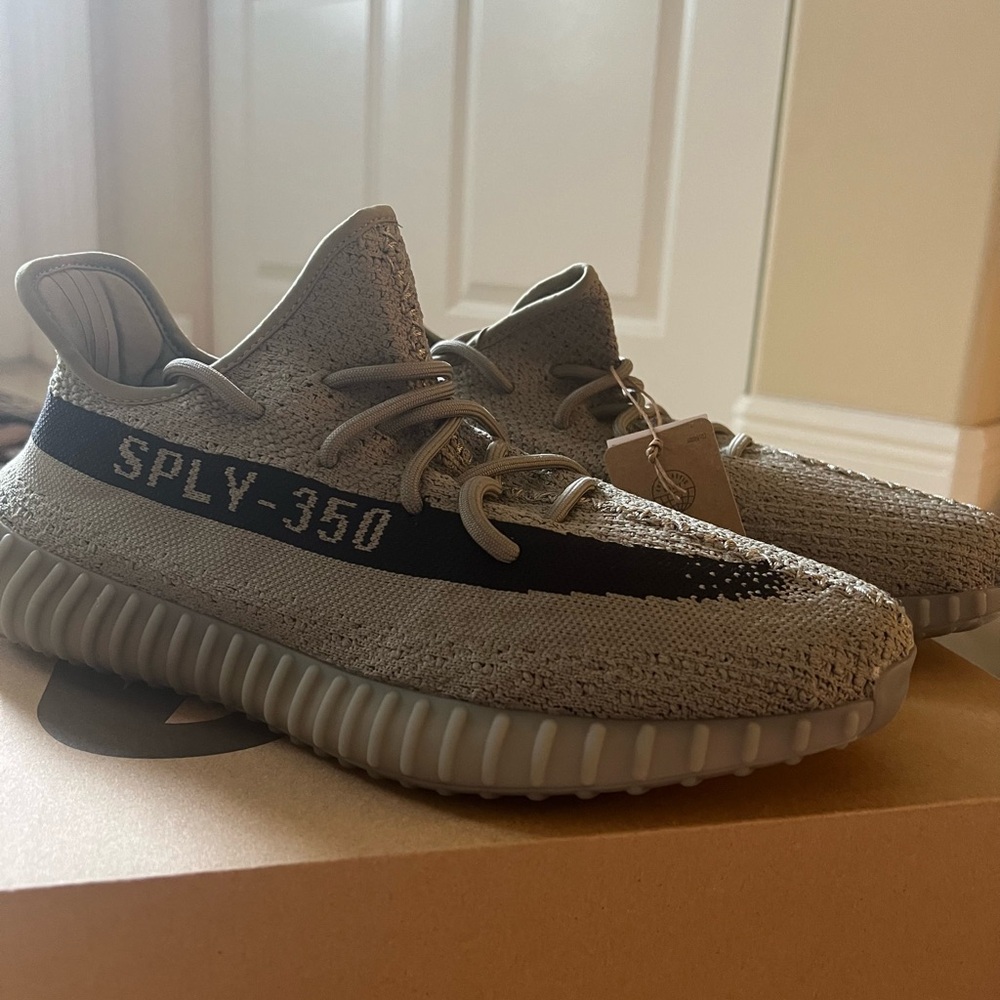 YEEZY BOOST 350 V2